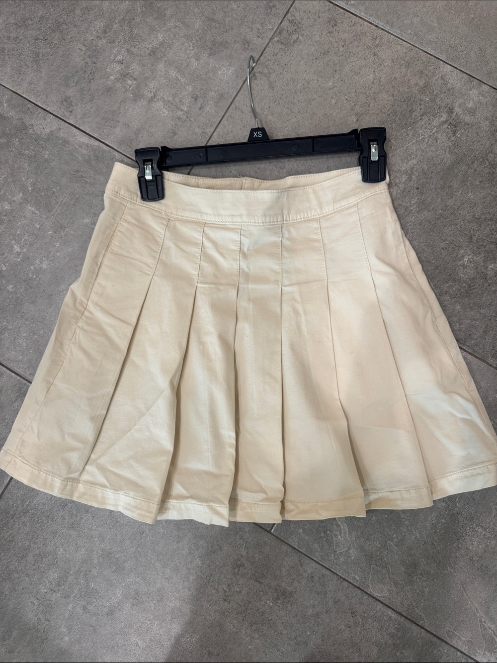 American Eagle Outfitters Cream Midlength Skirt with Pleats